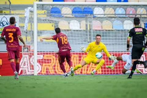 قبل الأهلي وبولونيا.. نيوم وروما يختتمان تحضيراتهما بتعادل مثير